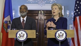 Prezident Haiti s americkou ministryn&iacute; zahranič&iacute;.